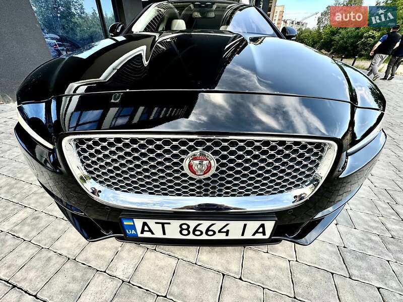 Jaguar Xe (2016)