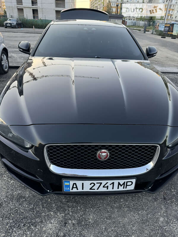Jaguar Xe (2017)