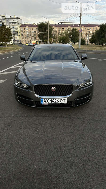 Jaguar Xe (2016)
