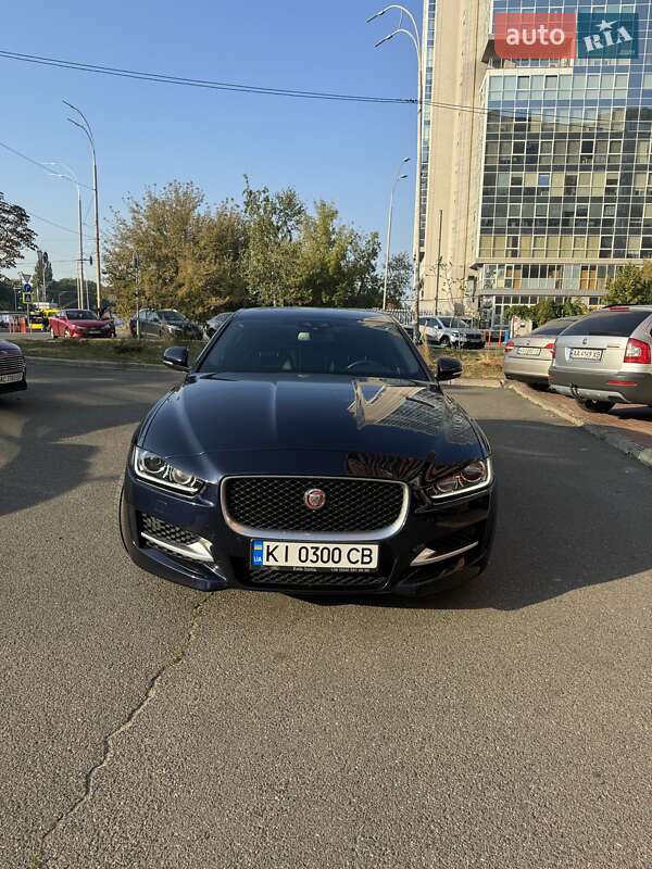 Jaguar Xe (2016)