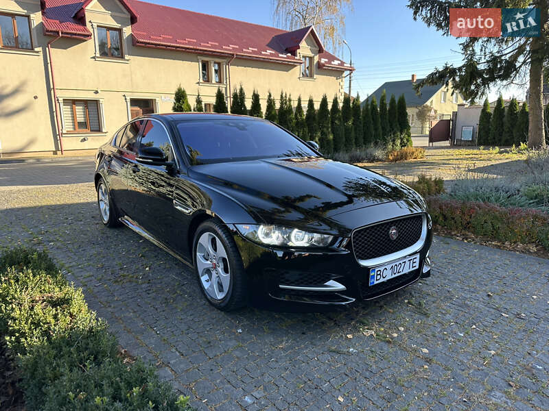 Jaguar Xe (2016)