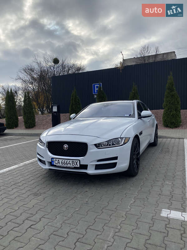 Jaguar Xe (2017)
