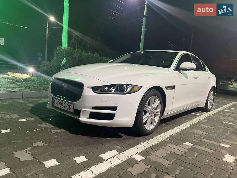 Jaguar Xe (2016)