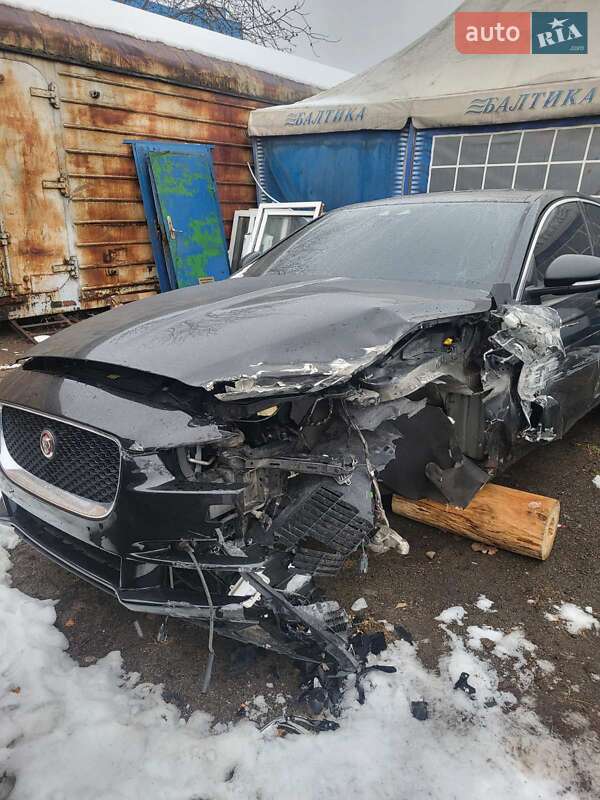 Jaguar Xe (2015)