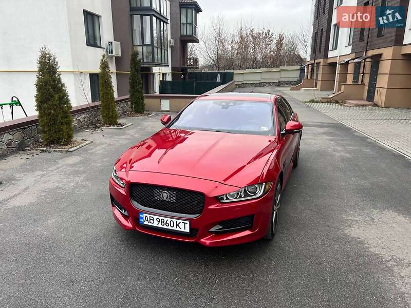 Jaguar Xe (2016)