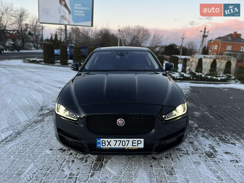 Jaguar Xe (2016)