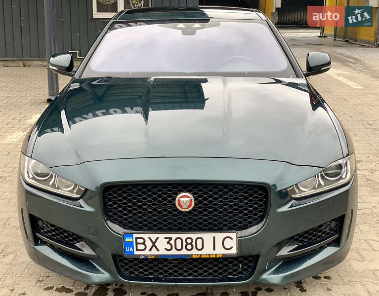 Jaguar Xe (2016)