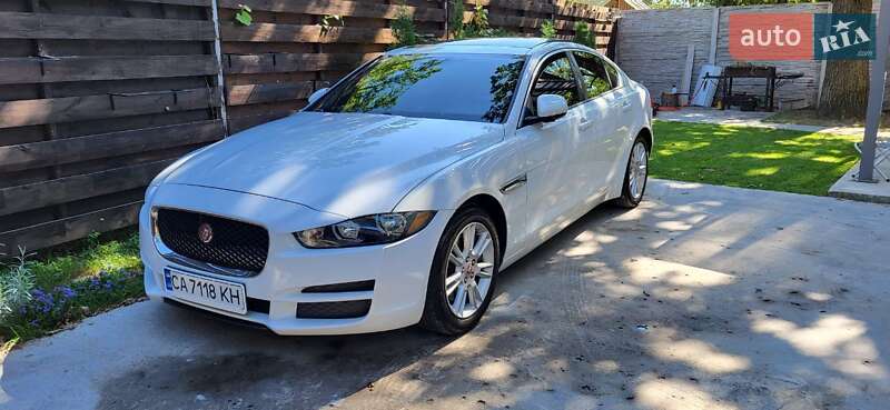 Jaguar Xe (2016)