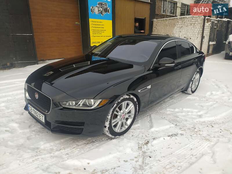 Jaguar Xe (2017)