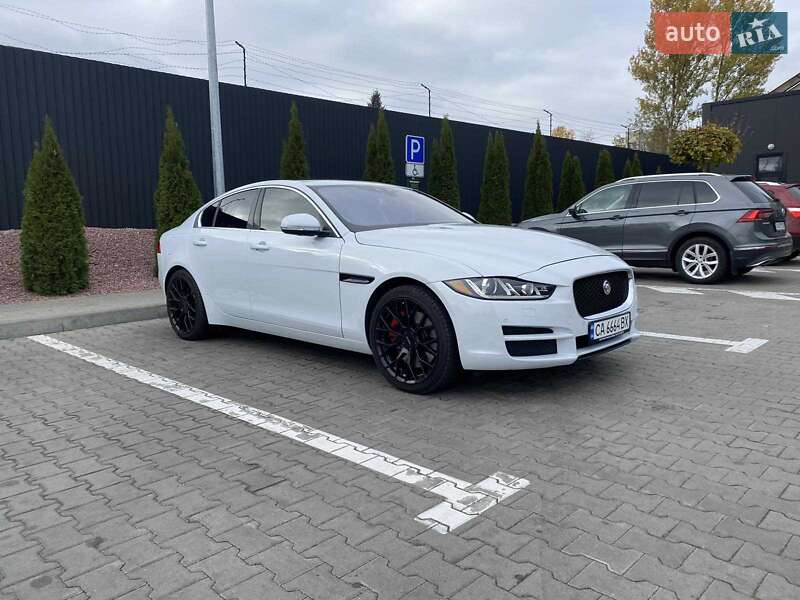 Jaguar Xe (2017)