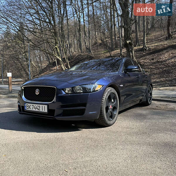 Jaguar Xe (2016)