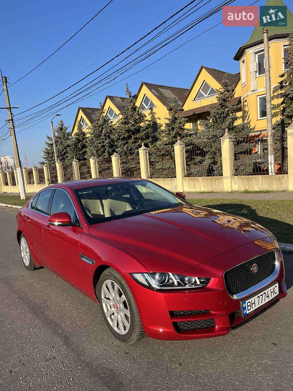 Jaguar Xe (2016)