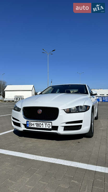 Jaguar Xe (2016)