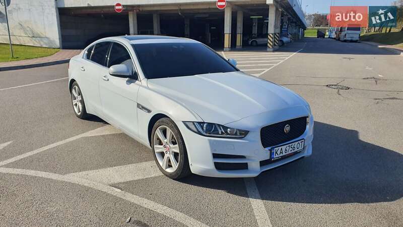 Jaguar Xe (2015)