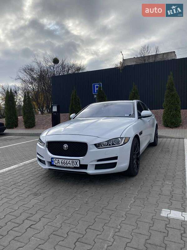 Jaguar Xe (2017)