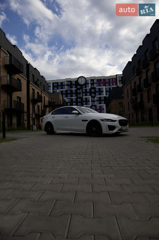 Jaguar Xe (2021)