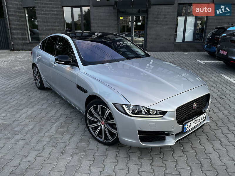 Jaguar Xe (2016)