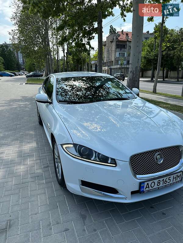 Jaguar Xf (2012)