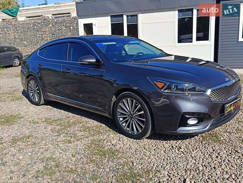 Kia Cadenza (2017)