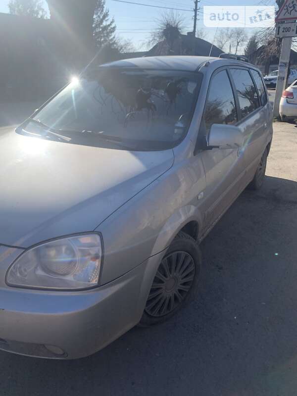 Kia Carens (2004)