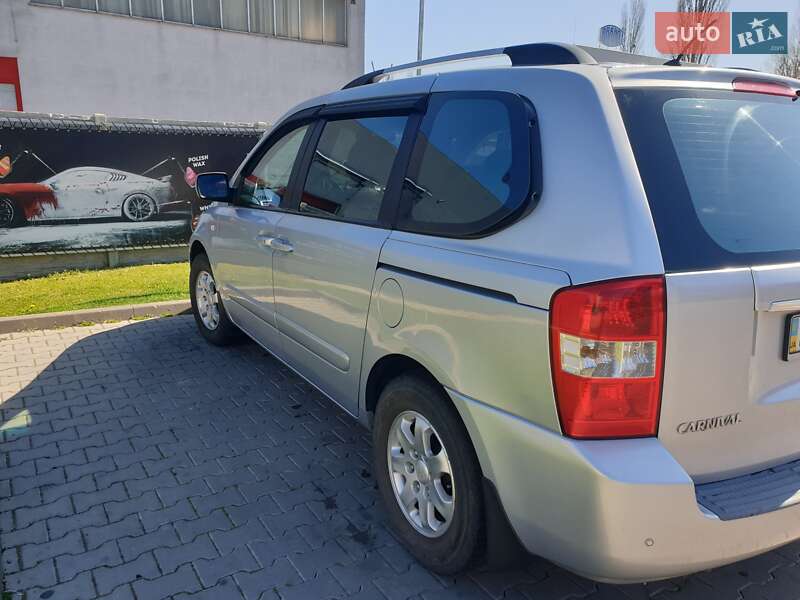 Kia Carnival (2008)
