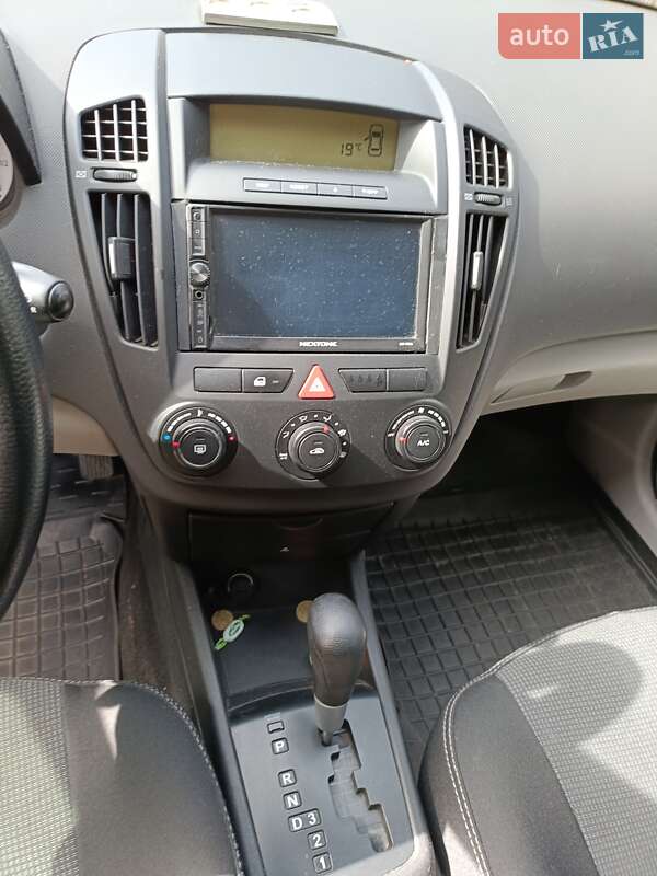Kia Ceed (2008)