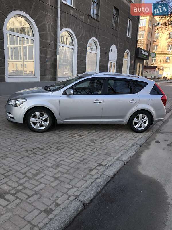 Kia Ceed (2010)