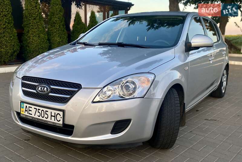 Kia Ceed (2007)