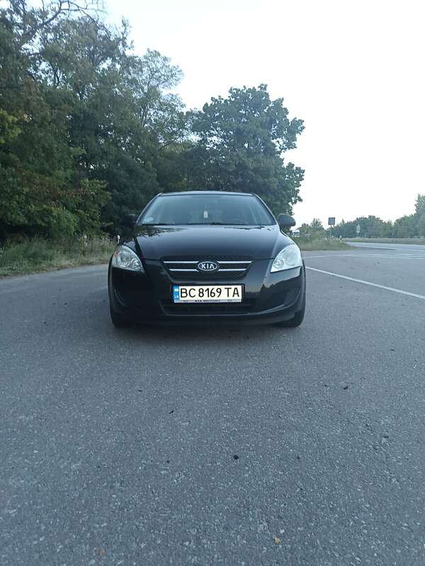 Kia Ceed (2008)