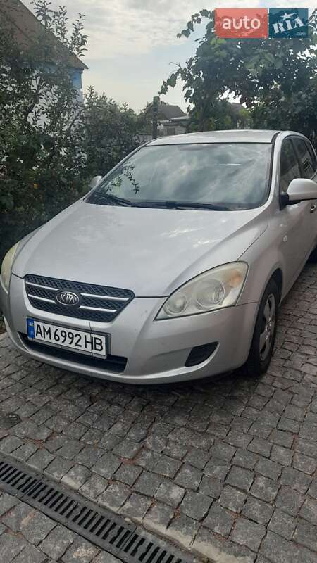 Kia Ceed (2007)
