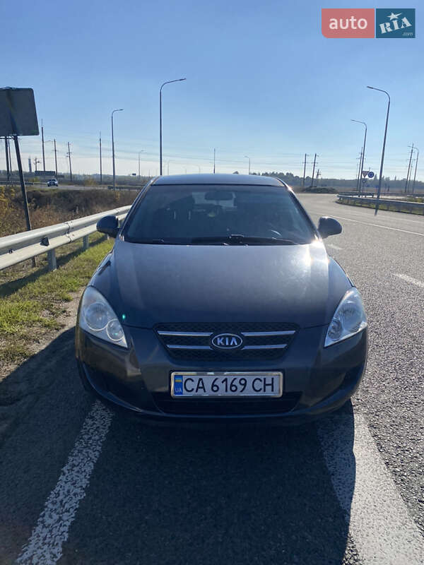 Kia Ceed (2007)