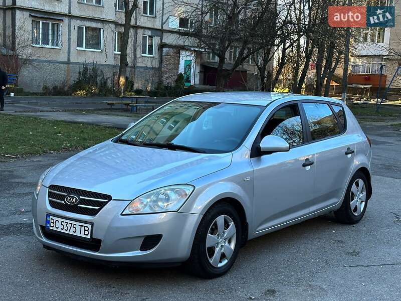 Kia Cee'd (2008)