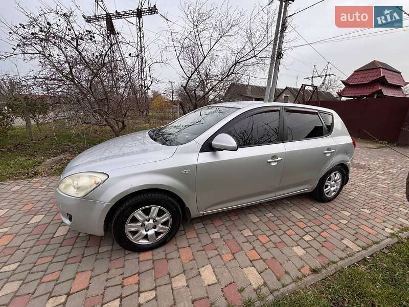 Kia Ceed (2007)
