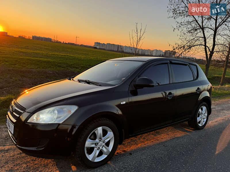 Kia Ceed (2008)