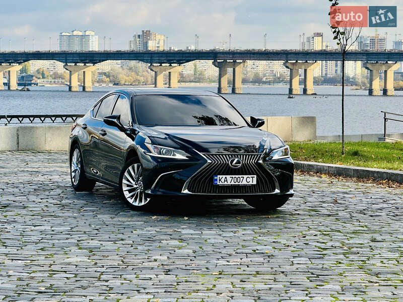 Lexus Es (2019)