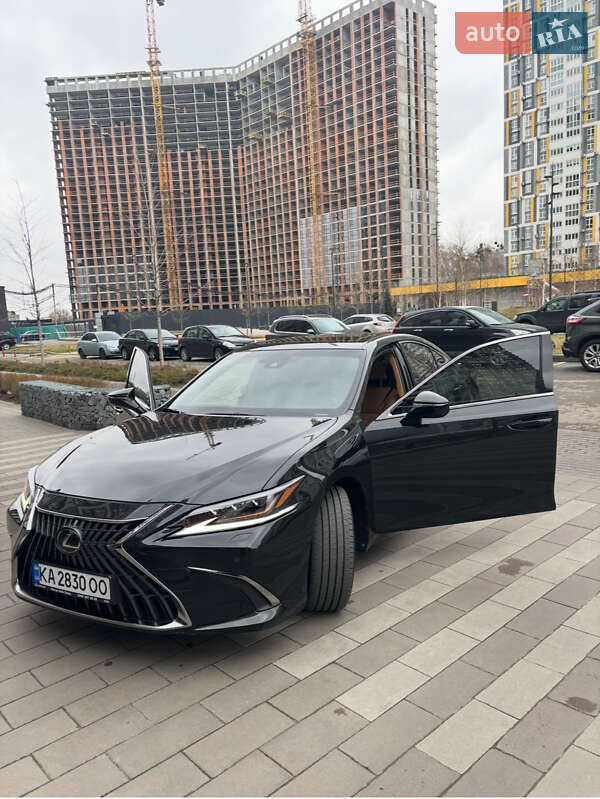 Lexus Es (2022)