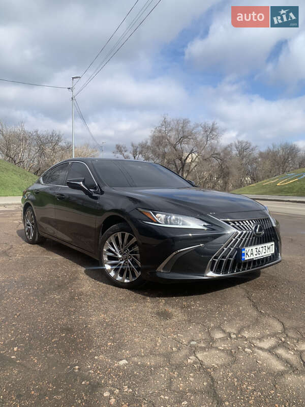 Lexus Es (2022)