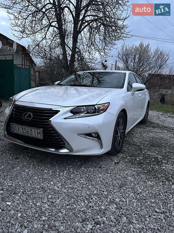 Lexus Es (2017)