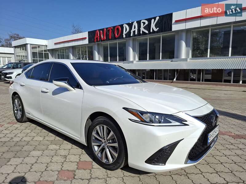Lexus Es (2021)