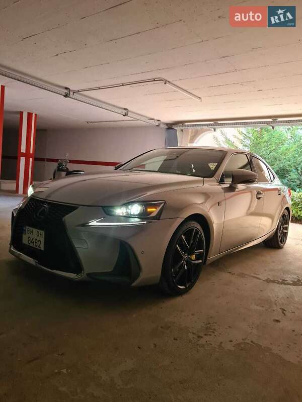 Lexus Is (2018)