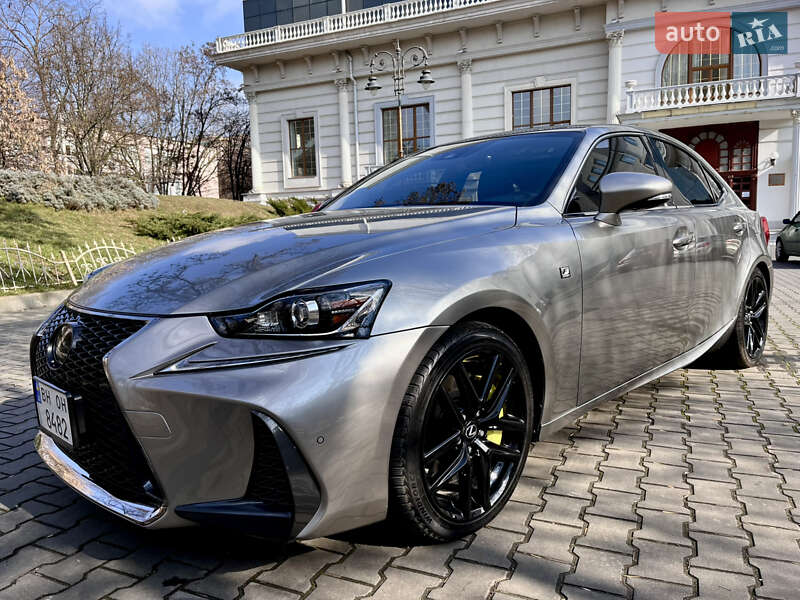 Lexus Is (2018)