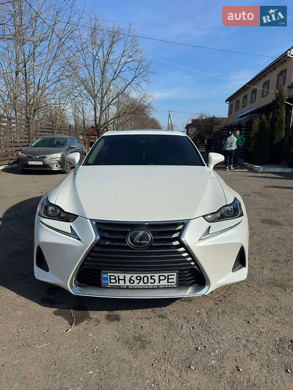 Lexus Is (2018)