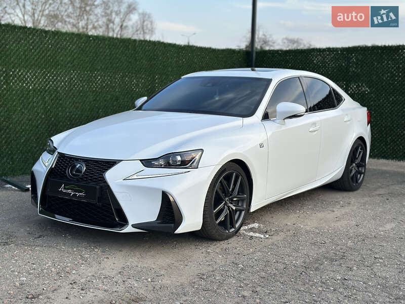 Lexus Is (2019)