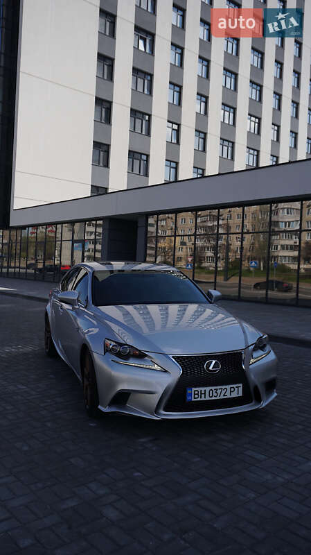 Lexus Is (2016)