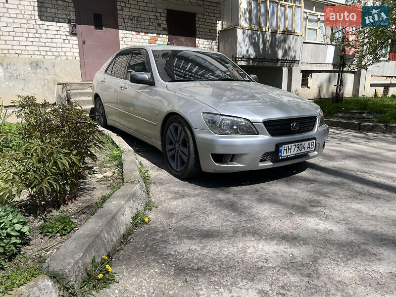 Lexus Is (1999)
