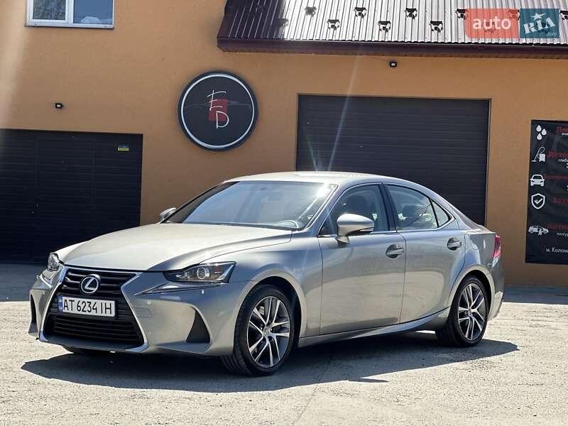 Lexus Is (2017)