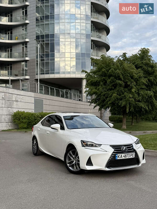 Lexus Is (2017)
