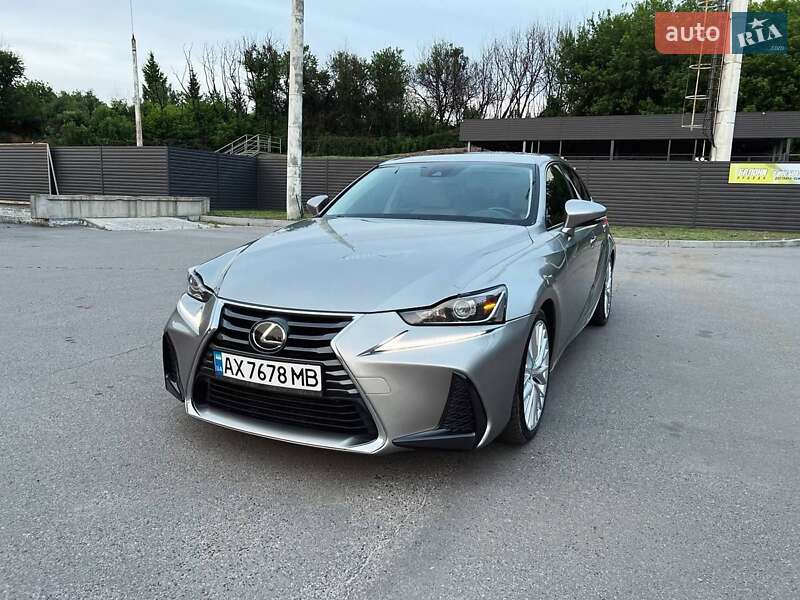 Lexus Is (2017)