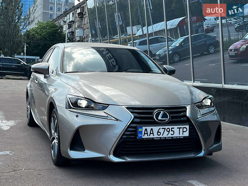 Lexus Is (2017)