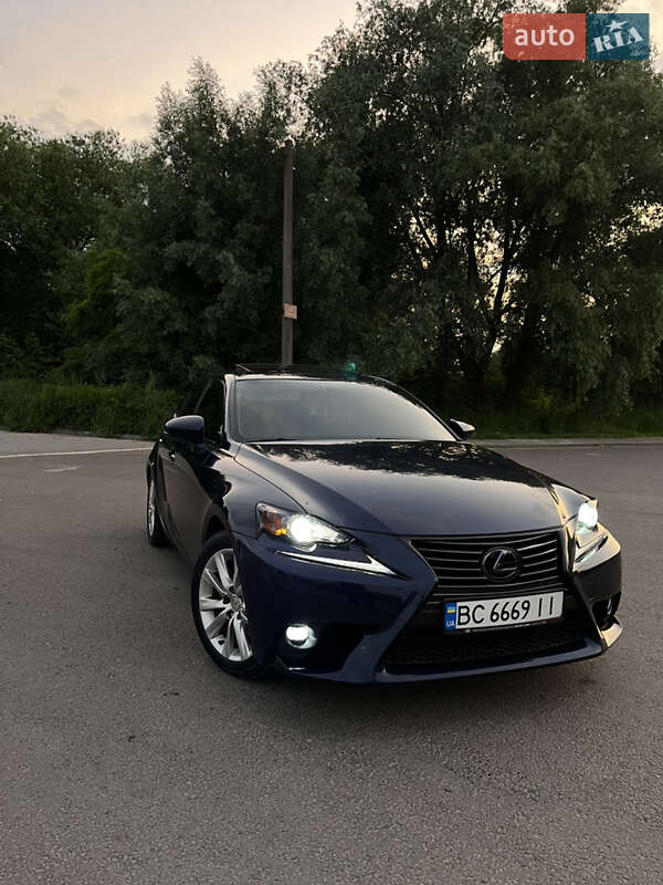 Lexus Is (2015)